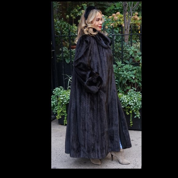 Plus Size Pre-Owned Ranch Mink Coat Size 16-20 - Picture 2 of 6